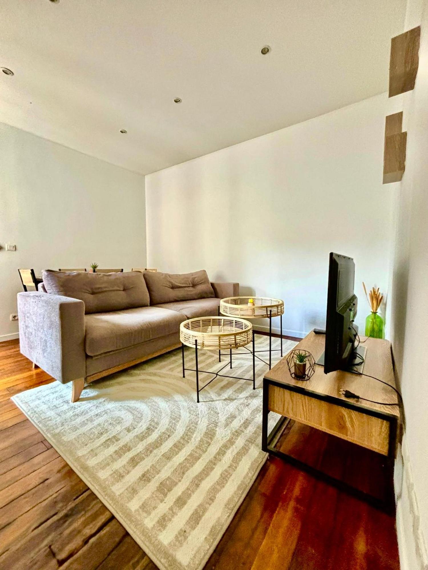 A Deux Pas Du Metro Louise Michel Apartamento
